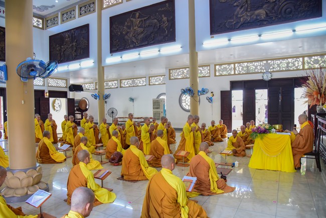 Pratimoksa commandment rite and precept listen at Hoang Phap pagoda